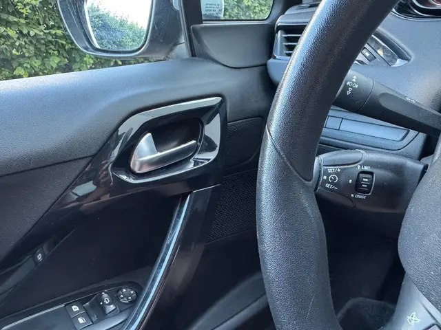 Peugeot 208 1.4 VTi Access ( AIRCO + 5 DRS ) 2012 Benzine 13