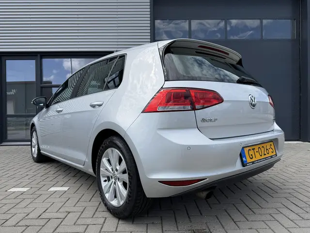 Volkswagen Golf 1.0 TSI Comfortline 2015 Benzine 4