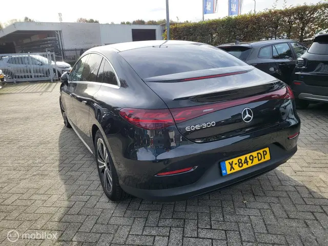 Mercedes-Benz EQE 300 AMG Line 89 kWh 2023 Elektrisch 4