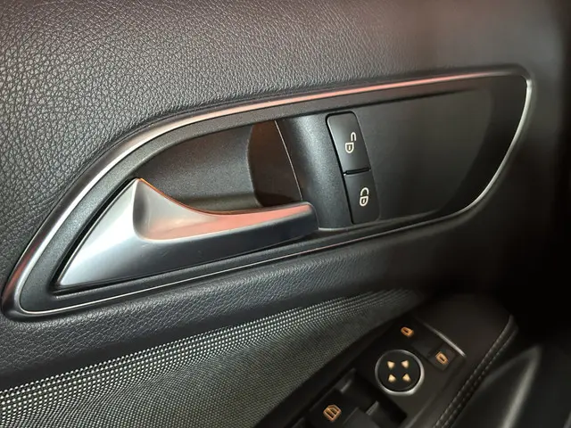 Mercedes-Benz A-Klasse 180 2014 Benzine 27