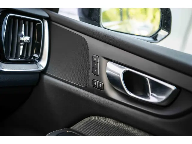 Volvo V60 2.0 B4 Plus Dark 2023 Benzine 23