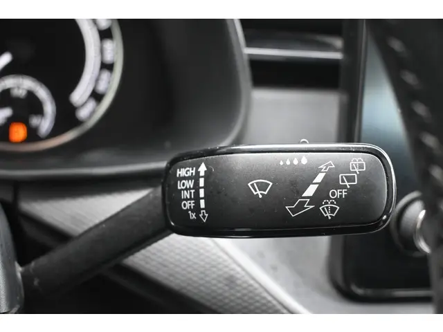 Škoda Kamiq 1.0 TSI Ambition 2021 Benzine 36