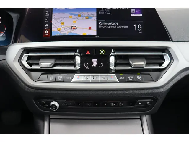 BMW 3 Serie Touring 318i Executive Edition 2020 Benzine 27