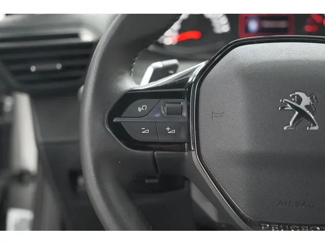 Peugeot 2008 PureTech 130 EAT8 Allure 2023 Benzine 34