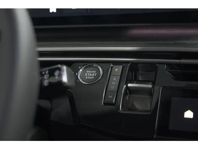 Peugeot 5008 HYbrid 145 e-DCS6 GT 2025 Hybride Benzine 39