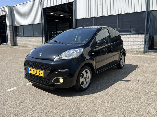 Peugeot 107 1.0 Black & Silver 2013 Benzine 55