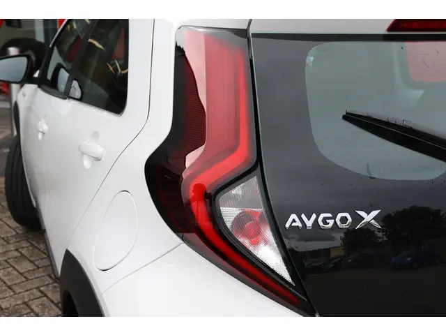 Toyota Aygo X 1.0 VVT-i MT Play, Armsteun 2025 Benzine 30