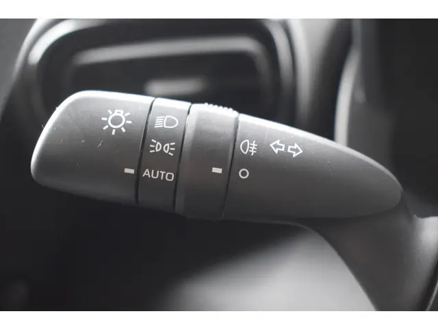 Mazda 2 Hybrid 1.5 Prime-line 2024 Hybride Benzine 18