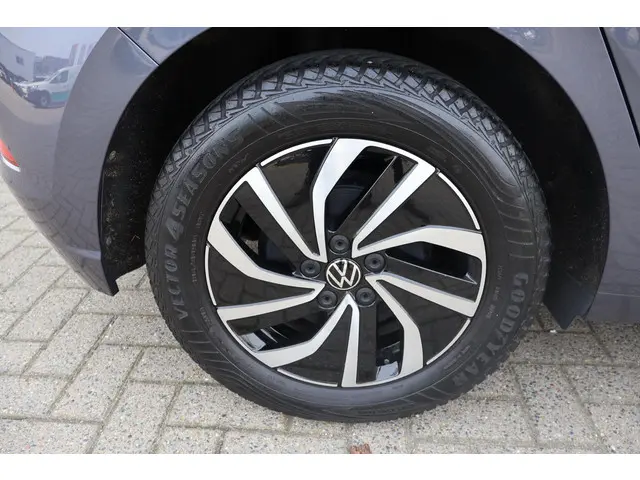 Volkswagen Polo 1.0 TSI Business 2023 Benzine 24