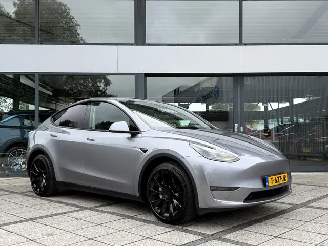 Tesla Model Y 2