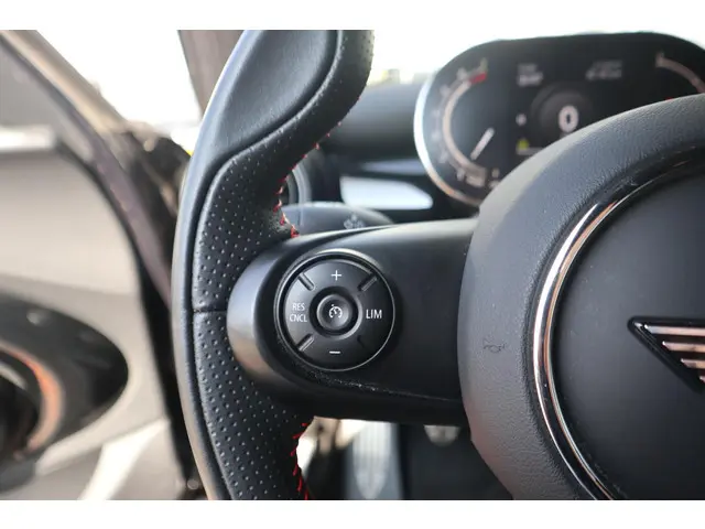 MINI 5-Deurs Cooper 2021 Benzine 16