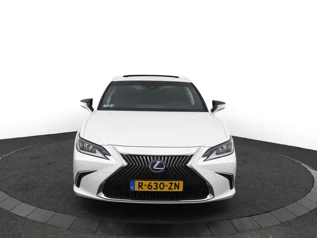 Lexus ES 300h Preference Line 2021 Hybride Benzine 16