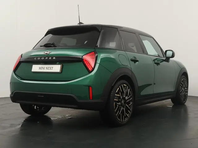 MINI 5-Deurs C 2025 Benzine 9