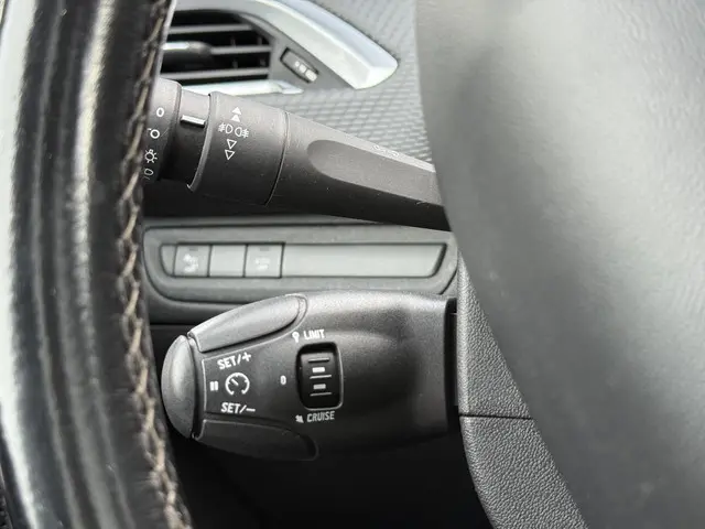 Peugeot 2008 1.2 PureTech Allure 2018 Benzine 21