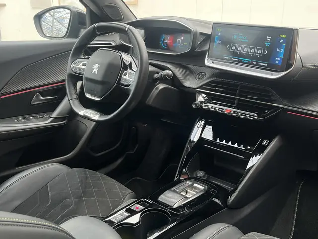 Peugeot e-2008 EV GT Pack 50 kWh 2022 Elektrisch 32