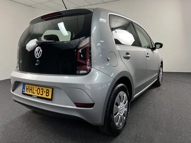 Volkswagen up! 1.0 BMT move up! 2019 Benzine 32