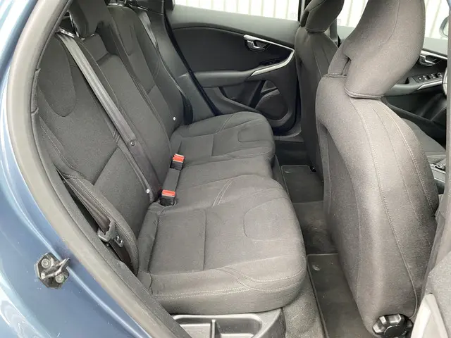 Volvo V40 1.6 T3 Kinetic 2012 Benzine 18