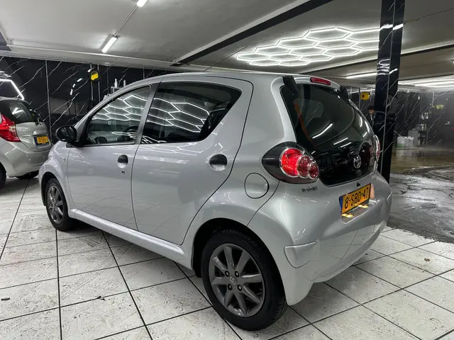 Toyota Aygo 1.0 VVT-i Now 2013 Benzine 4