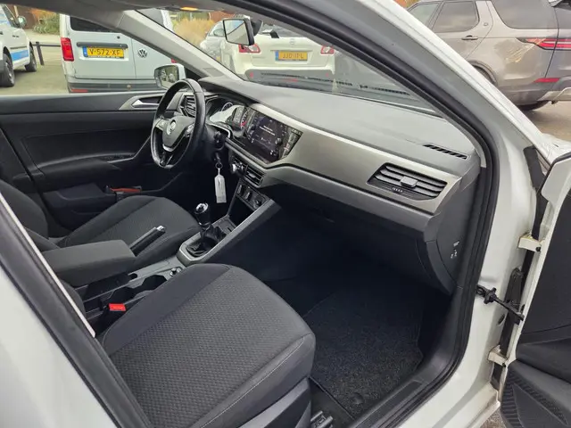 Volkswagen Polo 1.0 MPI Comfortline 2020 Benzine 18