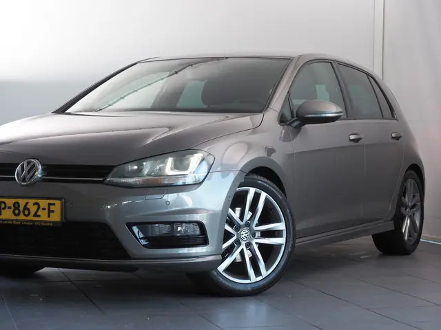 Volkswagen Golf 1.4 TSI Highline R - Line 2014 Benzine 14