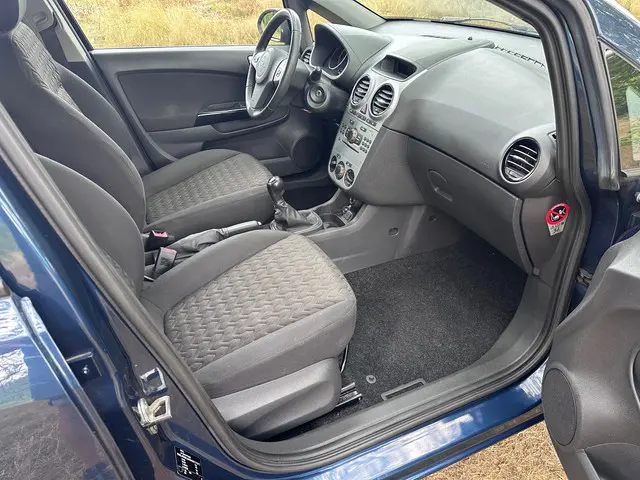 Opel Corsa 1.4-16V Cosmo apk t/m 31-01-2026 2013 Benzine 13