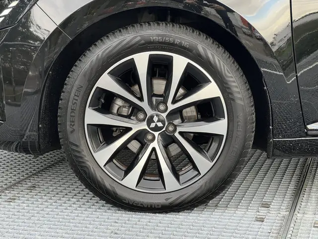 Mitsubishi Colt 1.0T MT Intense 2024 Benzine 30