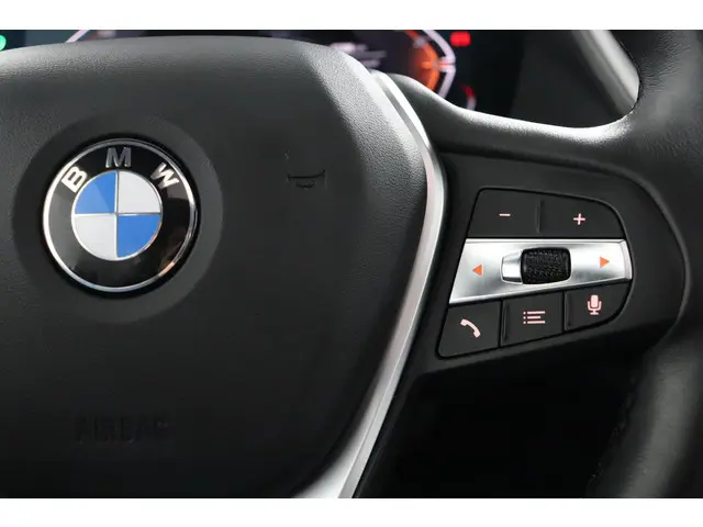 BMW 1 Serie 118i High Executive 2021 Benzine 16