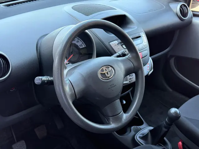 Toyota Aygo 1.0 VVT-i Now 5-deurs / APK 2013 Benzine 8
