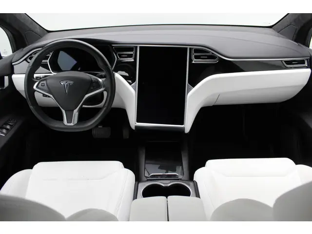 Tesla Model X 90D Base 2017 Elektrisch 4