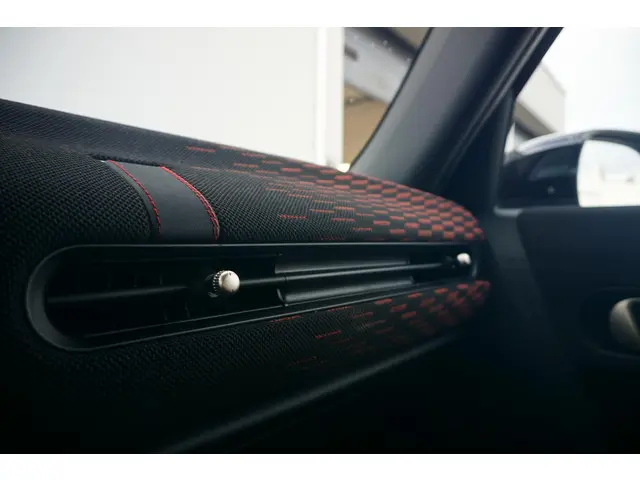 MINI 5-Deurs Cooper 2024 Benzine 16