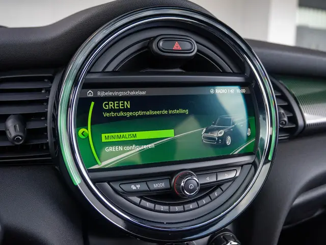 MINI 3-Deurs Cooper Aut. 60 Years Edition 2019 Benzine 30