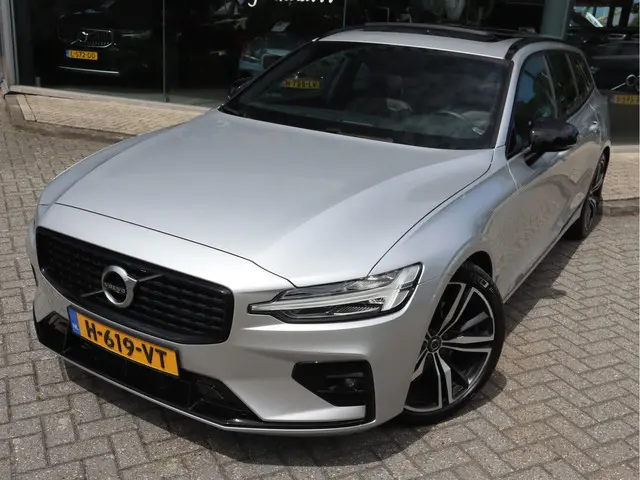 Volvo V60 2.0 T4 R-Design 2020 Benzine 41