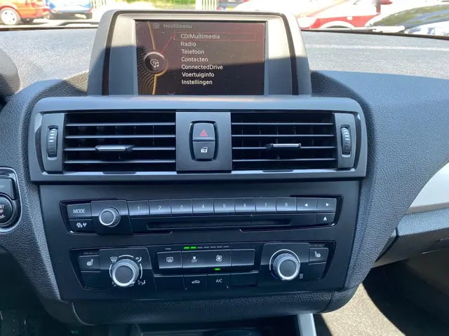 BMW 1 Serie 116i Limited M Sport High 2014 Benzine 6