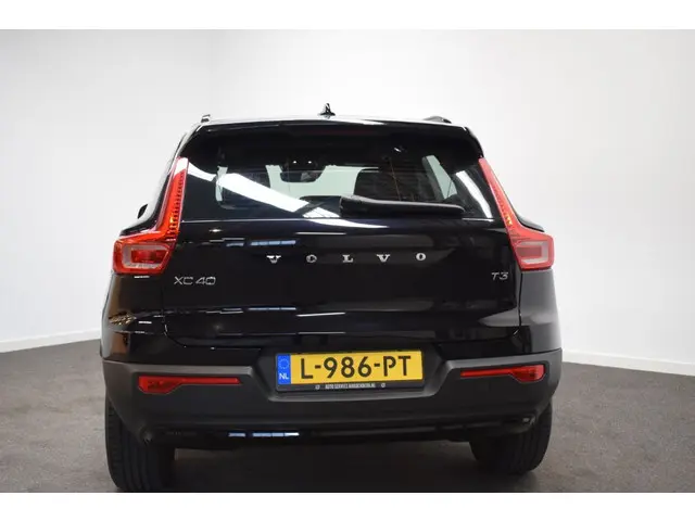 Volvo XC40 T3 163pk AUT8 R-Design/ 2020 Benzine 24