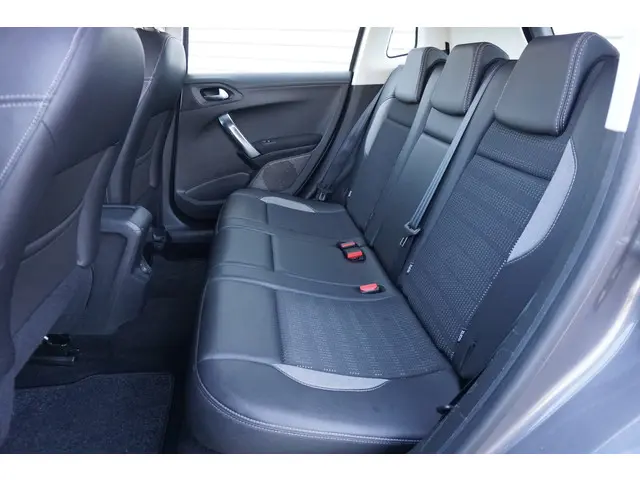 Peugeot 2008 1.2 VTi Allure 2014 Benzine 11