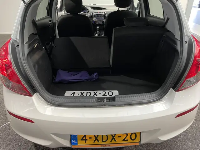 Hyundai i20 1.2i Go! 2015 Benzine 15