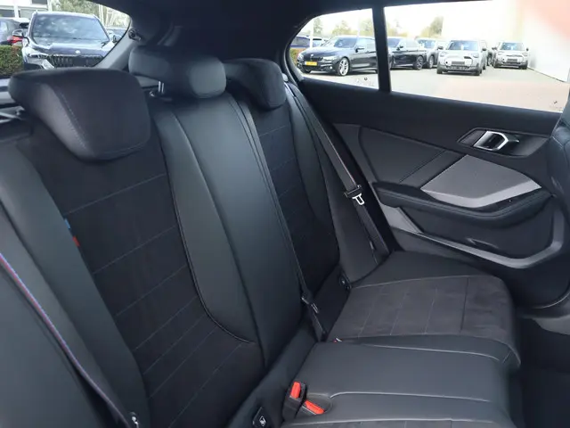 BMW 1 Serie 120 2025 Benzine 13