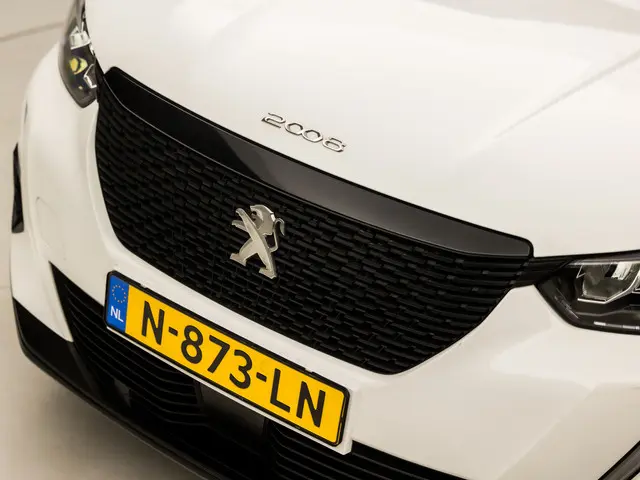 Peugeot 2008 1.2 PureTech Sport 2021 Benzine 31