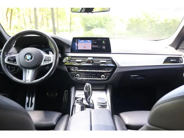 BMW 5 Serie Touring 530i High Executive 2020 Benzine 16