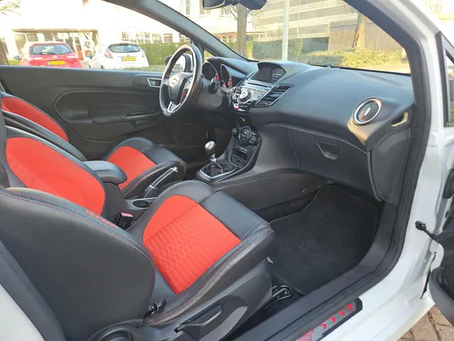 Ford Fiesta 1.6 ST1 134KW 182PK MOOIE AUTO 2014 Benzine 16