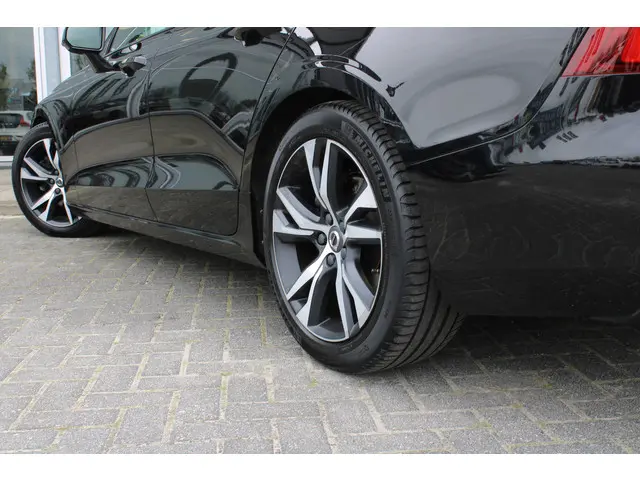 Volvo S60 T4 Automaat R-Design 2019 Benzine 59