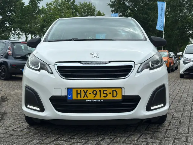 Peugeot 108 1.0 e-VTi Junior led nap 2016 Benzine 2