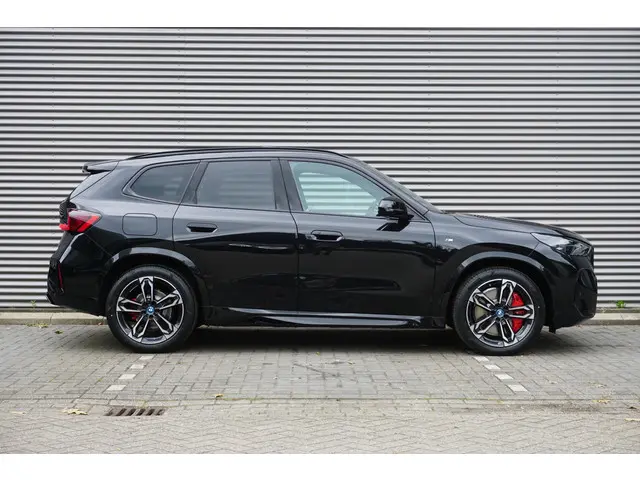 BMW iX1 eDrive20 2025 Elektrisch 3