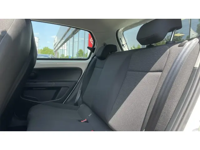 Volkswagen up! 1.0 BMT take up! 2017 Benzine 8