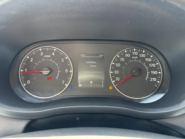 Renault Master T35 2.3 dCi 135 L2H2 Comfort 2022 Diesel 12