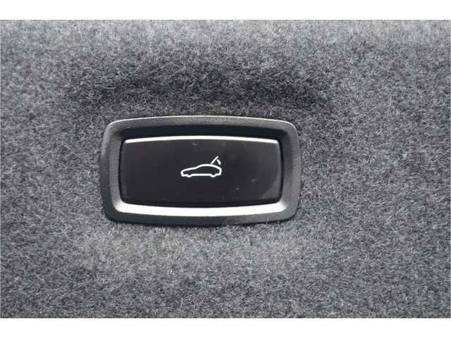 Porsche Taycan Performance 84 kWh 2021 Elektrisch 25