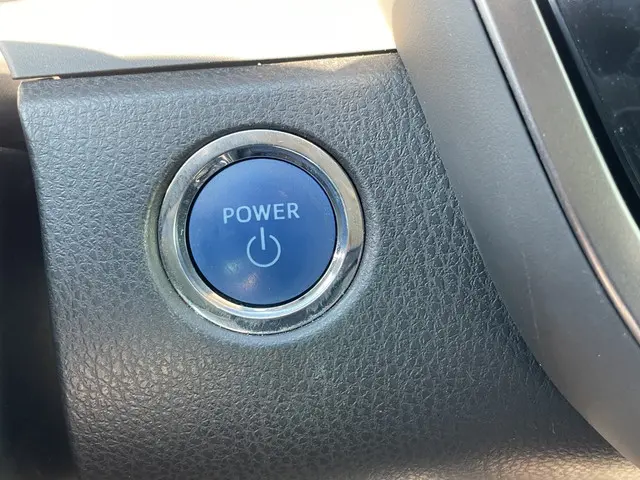 Toyota Camry 2.5 Hybrid Business + 2021 Hybride Benzine 16