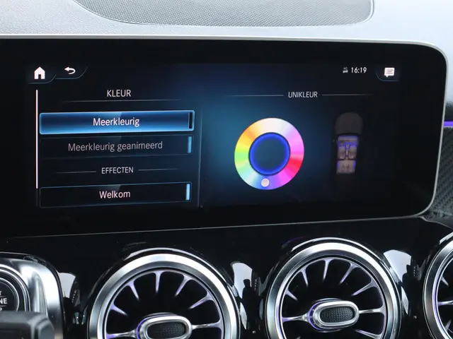 Mercedes-Benz GLB 200 AMG line 2020 Benzine 28