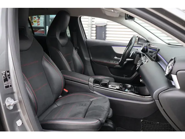 Mercedes-Benz A-Klasse 250 Premium Plus 2018 Benzine 16