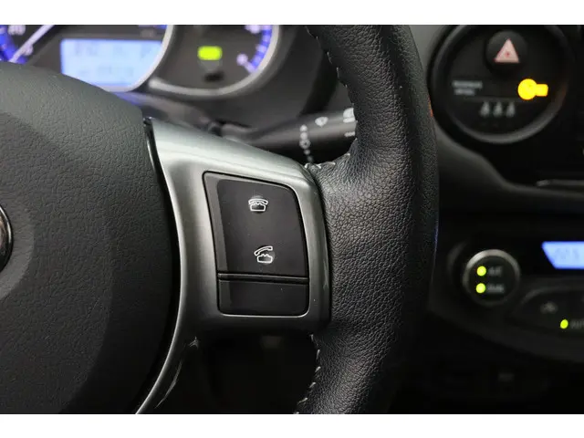 Toyota Yaris 1.5 Hybrid Aspiration 2015 Hybride Benzine 17